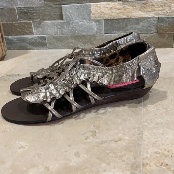 Betsey Johnson CICII Shimmer Ruffle Sandal 7 - Picture 4 of 9